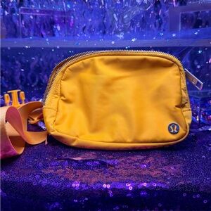 LULULEMON - RARE COLOR - Everywhere Belt Bag - Honey Lemon